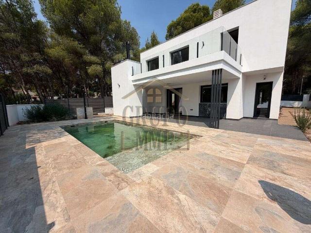 Chalet en venta en Benicasim Benicàssim, Montornés Las Palmas El Refugio. Espectacular Chalet de Diseño Moderno con Piscina en Pi Gros, Benicàssim Lujo, Sostenibilidad y Confort!. Chalets Benicasim.