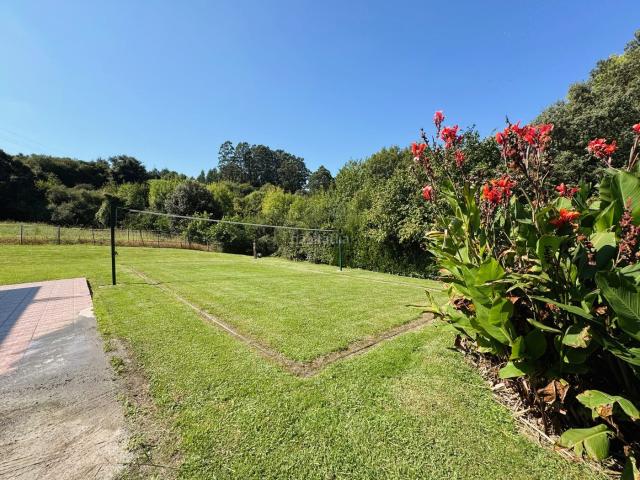 Chalet en venta en Berango. Extraordinario chalet con 7.500m de terreno. Ubicado en zona tranquila rodeada de vegetación y a 3 minutos del metro. Chalets.