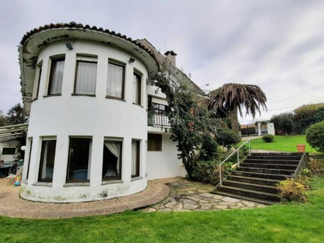 Chalet en venta en Bergondo. Chalet en venta en Bergondo, 8 dormitorios. Chalets.
