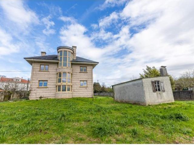 Chalet en Venta en Bergondo, A Coruña