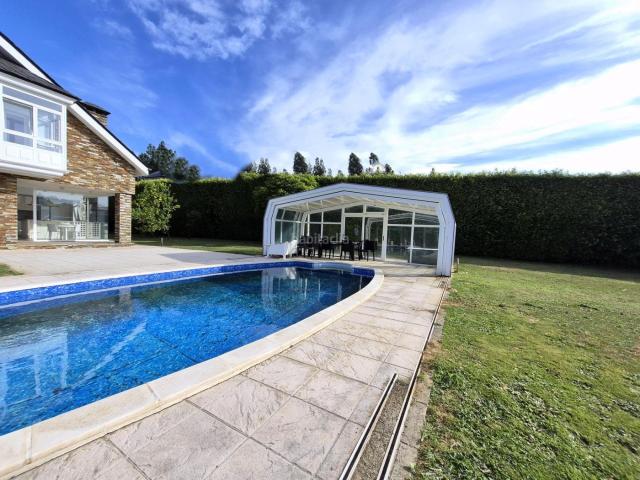 Chalet en venta en Bergondo. Magnífico Chalet en Bergondo, listo para entrar. Chalets.