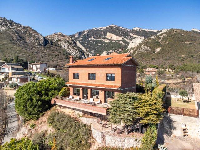 Chalet en venta en Berga. Espléndido chalet con vistas espectaculares. Chalets.