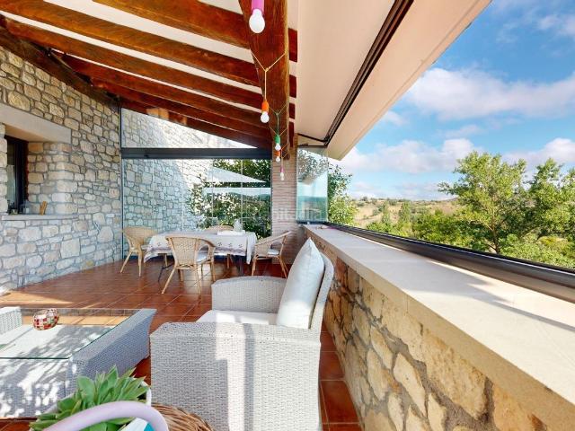 Chalet en venta en Bernedo. MARAVILLOSA CASA REFORMADA. Chalets.