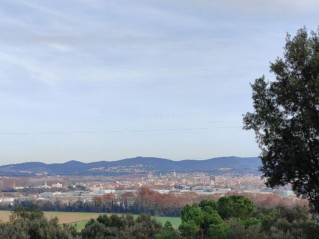 Chalet en venta en Bescanó. Exclusivo chalet de diseño con vistas panorámicas a Girona. Chalets.