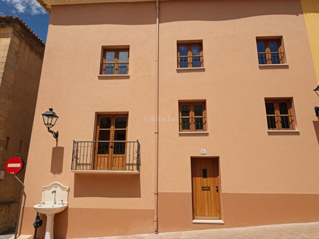 Chalet en venta en Biar. Oportunidad de inversión: Joya histórica con proyecto aprobado y fotos de home staging Biar centro Alicante. Chalets.
