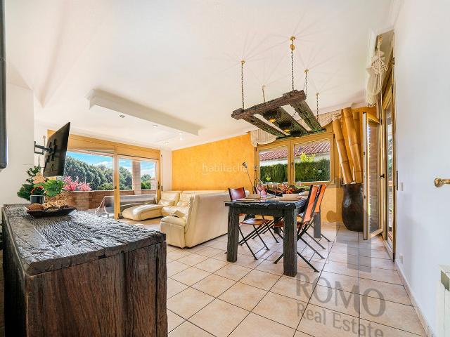 Chalet en venta en Bigues i Riells del Fai. Un hogar de estilo Mediterráneo como varado en el Pacifico, un rincón de paz con un look ¡qué nos encanta! Esta casa en Bigues i R. Chalets Bigues i Riells.