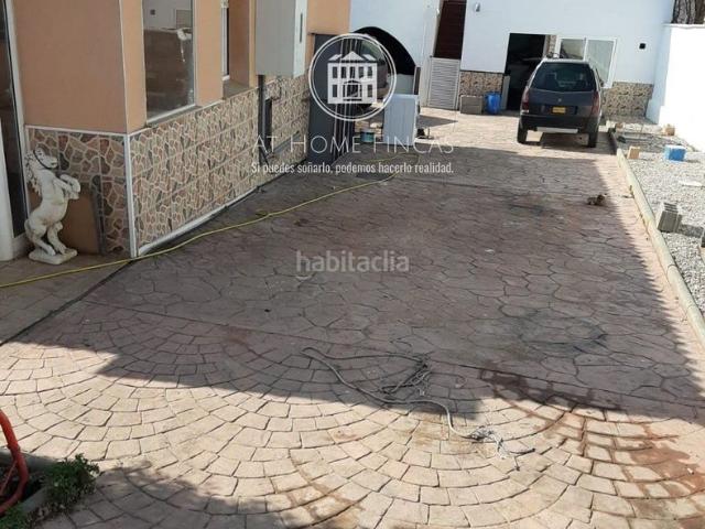 Chalet en venta en Bisbal del Penedès La. BONITA CASA CON PISCINA EN EL PRIORATO DE LA BISBAL. Chalets Bisbal del Penedès.