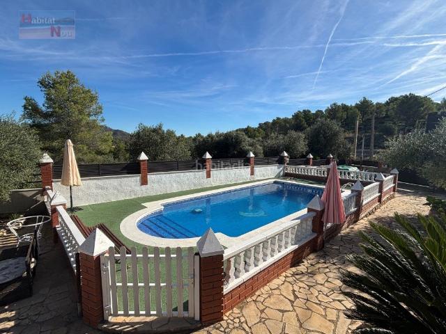 Chalet en venta en Bisbal del Penedès La. CASA CON 4 HABITACIONES TODA EN PLANTA BAJA, CON PARCELA PLANA Y PISCINA !. Chalets Bisbal del Penedès.