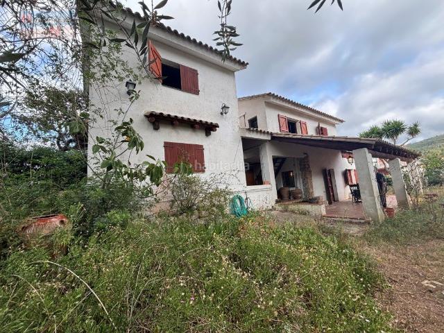 Chalet en venta en Bisbal del Penedès La. CHALET CON GRAN PARCELA DE 2400 M2. Chalets Bisbal del Penedès.