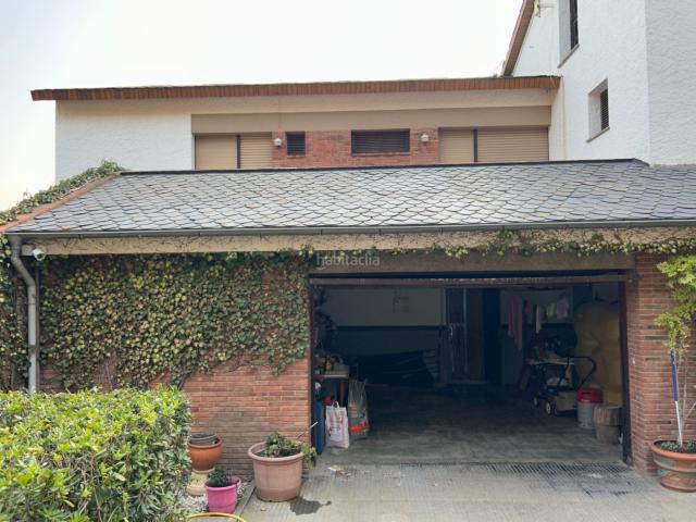 Chalet en venta en Bruc El. AMPLIA Y EXCELENTE VIVIENDA ESQUINERA MUY LUMINOSA. Chalets Bruc.
