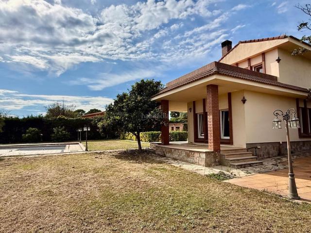 Chalet en venta en Bruc El. Exclusiu xalet al Bruc amb parcella de 2.180 m2, piscina i vistes a Montserrat. Chalets Bruc.