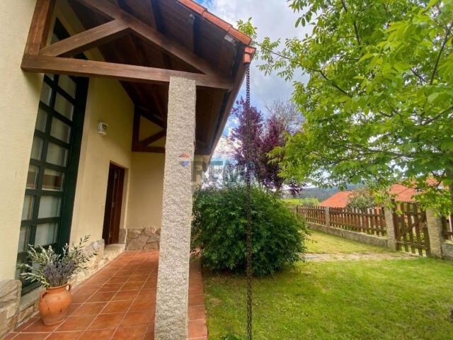 Chalet en venta en Brión. Chalets.