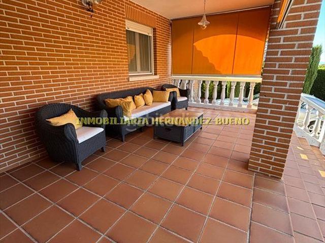 Chalet en venta en Buenavista. ATENCIÓN! Fantástico chalet individual en Urbanización Cuatro Calzadas, a 15 minutos de Salamanca.Se construye sobre una parcela. Chalets.