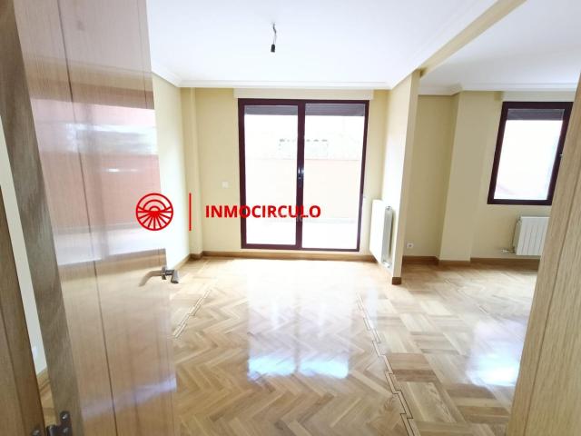 Chalet en venta en Burgos, Illera. Exclusivo Chalet Pareado Junto al HUBU Tu Oasis Urbano en Burgos. Chalets.