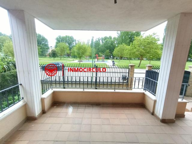Chalet en venta en Burgos, Illera. Exclusivo Chalet Pareado Junto al HUBU Tu Oasis Urbano en Burgos. Chalets.