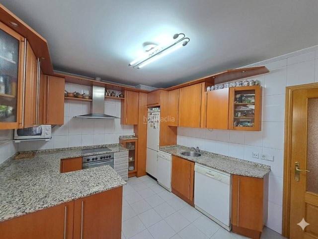 Chalet en venta en Burgos, San Julián Barriada de Cortes. IMPRESIONANTE CHALET EN BURGOS PARA ENTRAR A VIVIR 3 DORMITORIOS 3 BAÑOS GARAJE MERENDERO ÁTICO Y 100M2 DE TERRAZA. Chalets.