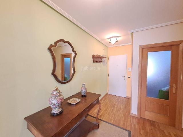 Chalet en venta en Burgos, San Julián Barriada de Cortes. IMPRESIONANTE CHALET EN BURGOS PARA ENTRAR A VIVIR 3 DORMITORIOS 3 BAÑOS GARAJE MERENDERO ÁTICO Y 100M2 DE TERRAZA. Chalets.
