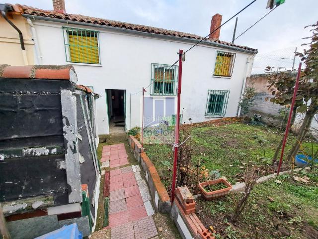 Chalet en venta en Burgos, San Pedro y San Felices. Chalets.