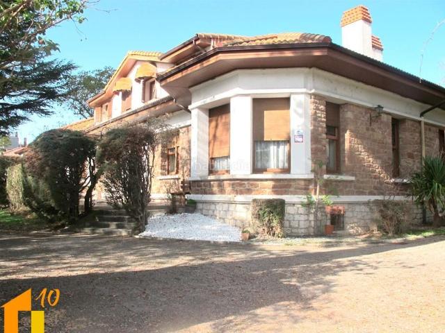 Chalet en venta en Burgos, Universidad Las Huelgas. Exclusiva vivienda en La Castellana. Chalets.