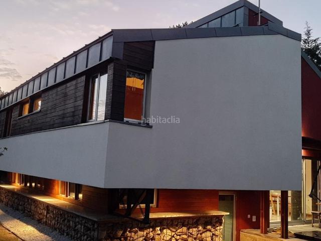 Chalet en venta en Bustarviejo. Espectacular chalet de diseño exclusivo con distribución en medias plantas, mucha amplitud y luz en Bustarviejo!. Chalets.