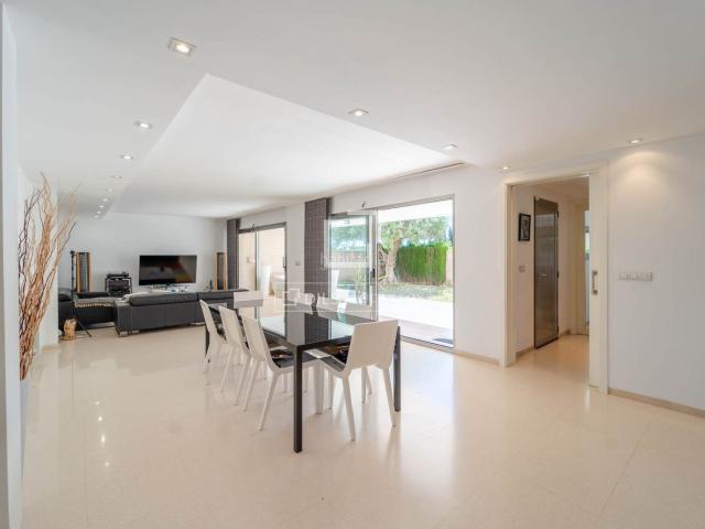 Chalet en venta en Godella. Casa de 4 dormitorios en venta en Godella. Chalets.