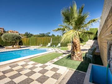 Chalet en venta en Gójar. IMPRESIONANTE VILLA EN URB. LOS CEREZOS. Chalets.