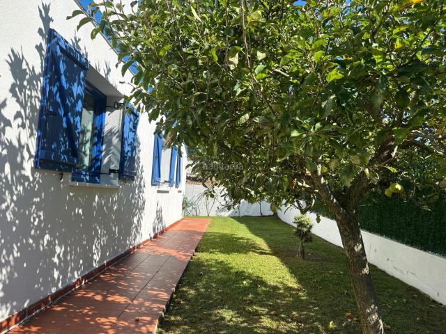 Chalet en venta en Gorliz. Chalet Independiente Con Jardin Privado En zona Residencial. Chalets.