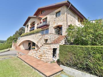 Chalet en venta en Gorliz. Espectacular Chalet Pareado Con Vistas A La Ría de Plentzia. Chalets.