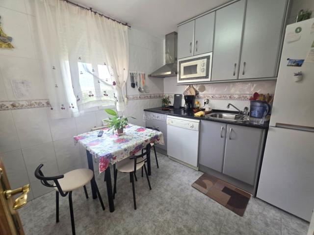 Chalet en venta en Galápagos. BASTIA INMOBILIARIA VENDE FANTÁSTICO CHALET INDEPENDIENTE CON PISCINA EN GALÁPAGOS GUADALAJARA. Chalets.