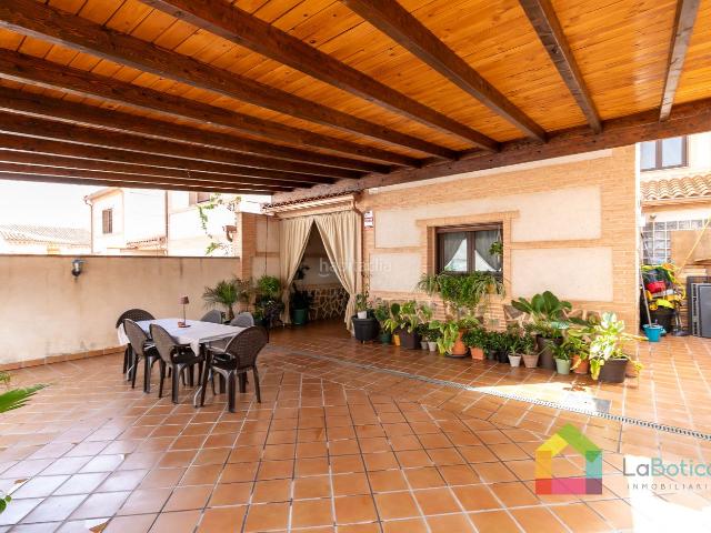 Chalet en venta en Gálvez. CHALET ADOSADO IMPECABLE EN GÁLVEZ, A SOLO 30 KM DE TOLEDO. Chalets.