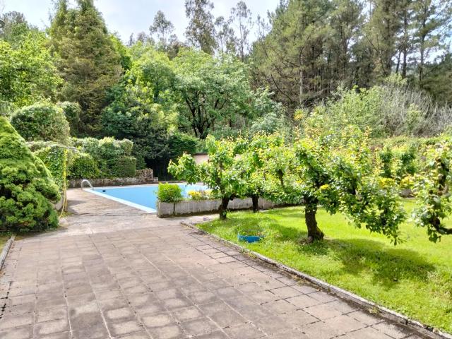 Chalet en venta en Gamiz Fika. se vende chalet 360m2 con jardin de 13000m2,chalet en 2 plantas con 5 dor 3 baños. en FIKA. Chalets Gamiz.