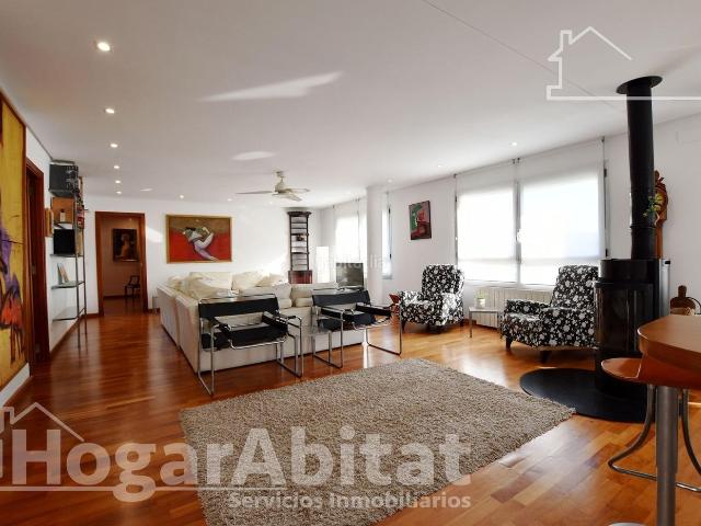 Chalet en venta en Gandia, Urbanizaciones. ESPECTACULAR CHALET CON SAUNA, PISCINA, GARAJE Y BONITAS VISTAS. Chalets.