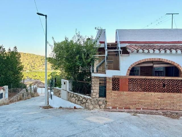 Chalet en venta en Gandia, Urbanizaciones. GRAN CHALET CON PISCINA PROPIA EN GANDIA, 4 HAB, 2 BAÑOS. Chalets.