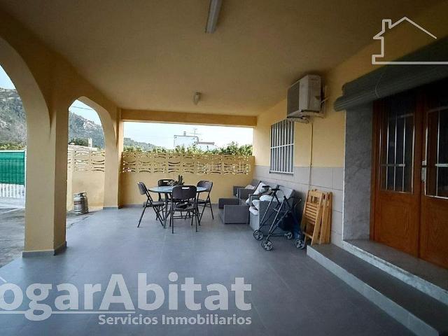 Chalet en venta en Gandia, Urbanizaciones. VISTAS A LAS MONTAÑAS! CHALET CON PISCINA PRIVADA, TERRAZA, PARKING Y PARCELA. Chalets.