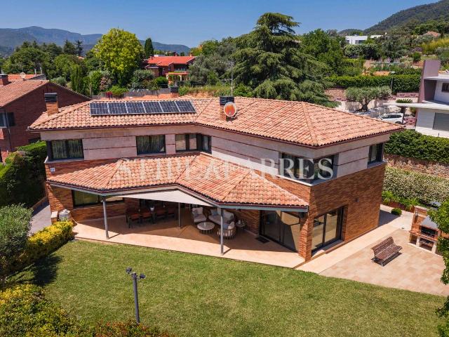 Chalet en venta en Garriga La, Can Violí Can Poi del Bosc. Exclusiva casa independiente en venta. Chalets Garriga.