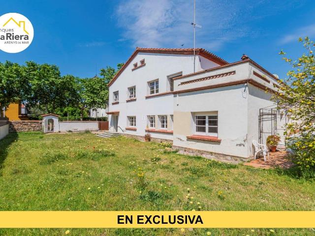 Chalet en venta en Garriga La, Montserrat El Passeig. CASA CON JARDIN EN EL CORAZON DE LA POBLACION. Chalets Garriga.