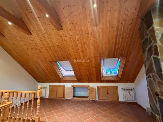 Chalet en venta en Getafe, Getafe Norte. ESPECTACULAR CHALET ADOSADO EN GETAFE CON JARDÍN, GARAJE, BUHARDILLA Y SÓTANO. Chalets.