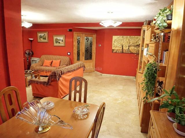 Chalet en venta en Getafe, Getafe Norte. EXCLUSIVO CHALET DE 5 DORMITORIOS CON JARDÍN, GARAJE Y BUHARDILLA EN GETAFE NORTE. Chalets.