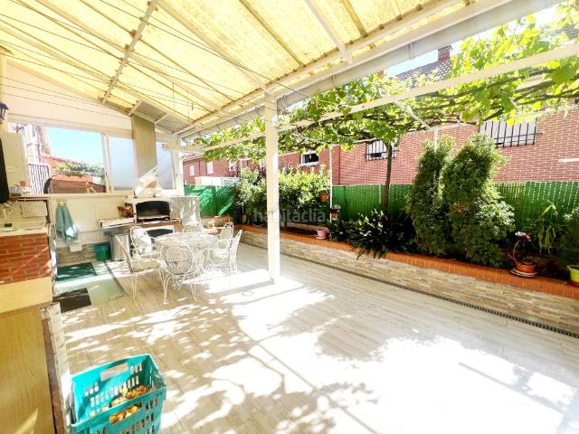 Chalet en venta en Getafe, Sector 3. Chalet adosado de 6 habitaciones, 3 baños y completamente amueblado. Chalets.