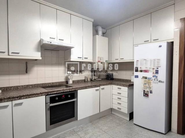 Chalet en venta en Getafe, Sector 3. Chalet de 3 plantas, 4 dormitorios, salón, cocina, 3 baños, buhardilla, garaje y patio de 105m2. Chalets.