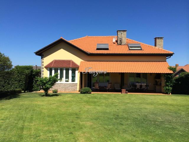 Chalet en venta en Getxo, Santa María de Getxo. Magnífico chalet con vistas al mar en La Galea. Chalets.