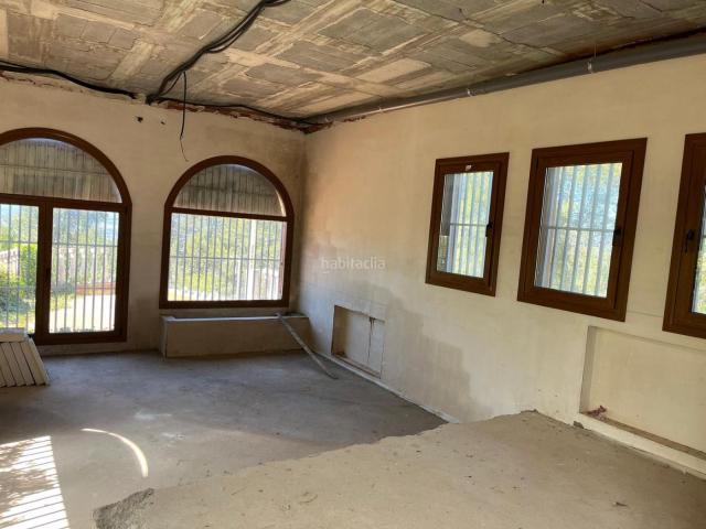 Chalet en venta en Gelida. Obra parada en venta en calle Monastrell de Gelida. Chalets.