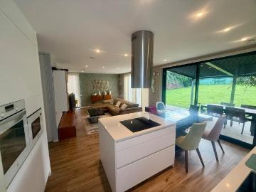 Chalet en venta en Gijón, Bernueces. Chalet Castiello Urbanización cerrada. Chalets.