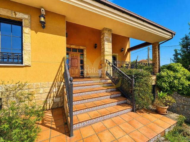 Chalet en venta en Gijón, La Pedrera. Casa independiente en La Pedrera. Chalets.