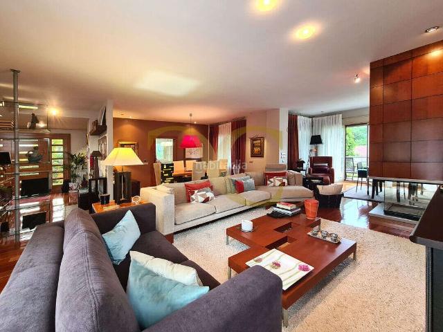 Chalet en venta en Gijón, Somió. Exclusivo chalet independiente con piscina en la mejor zona residencial, Somió. Chalets.
