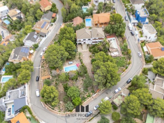 Chalet en venta en Gilet. Un chalet donde la privacidad no es un lujo es la normaHay propiedades que impresionan por sus metros. Otras por sus vistas. Y lue. Chalets.