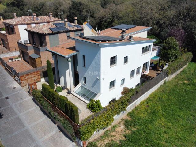Chalet en venta en Girona, Fontajau Sant Ponç. Casa independiente con diseño único y acabados de lujo. Chalets.