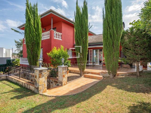 Chalet en venta en Girona, Palau. Casa villa de 5 dormitorios en venta en Palau, Girona. Chalets.