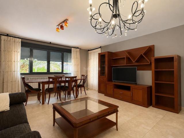 Chalet en venta en Guadalajara, Las Cañas. INMOBILIARIA ARBETETA VENDE EXCLUSIVO CHALET EN ZONA CLARA CAMPOAMOR, GUADALAJARA. Chalets.
