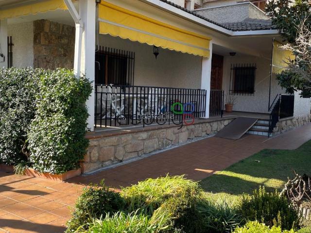 Chalet en venta en Guadalajara, San Roque Concordia Adoratrices. CHALET PAREADO EN VENTA EN GUADALAJARA. Chalets.